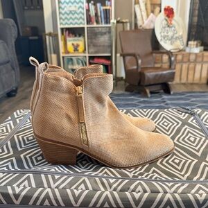 Stylish Tan Ankle Booties